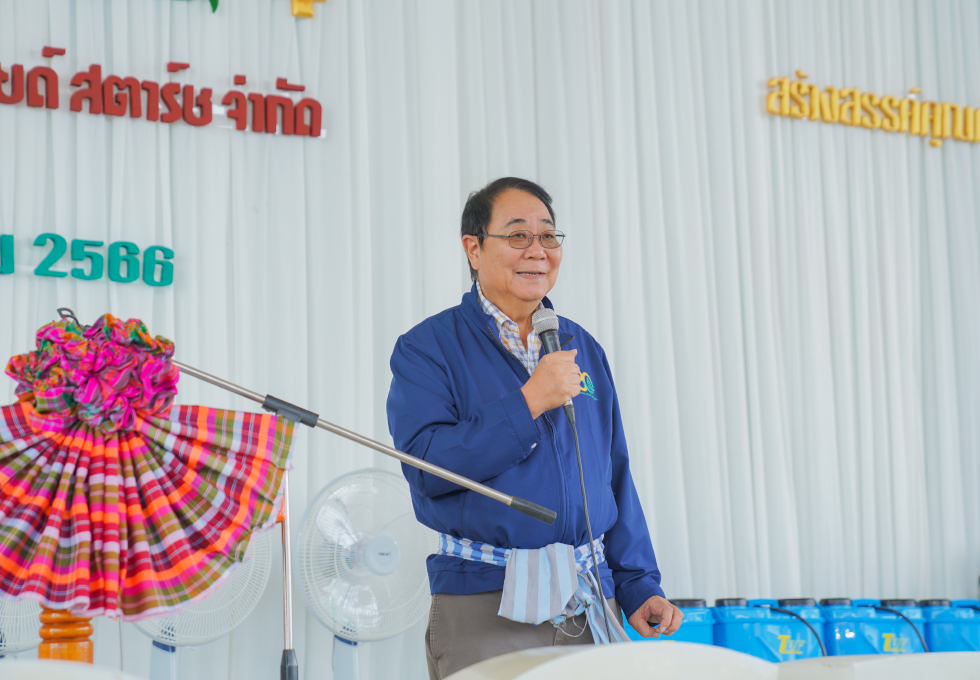 Dr. Werawat gave the opening speech at Farmer Membership Day at SMS Burirum.jpg