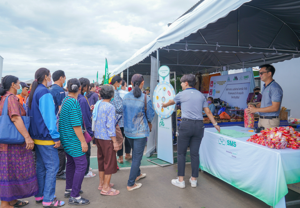 Farmer Families joined the activity at Farmer Membership Day at SMS Burirum.jpg