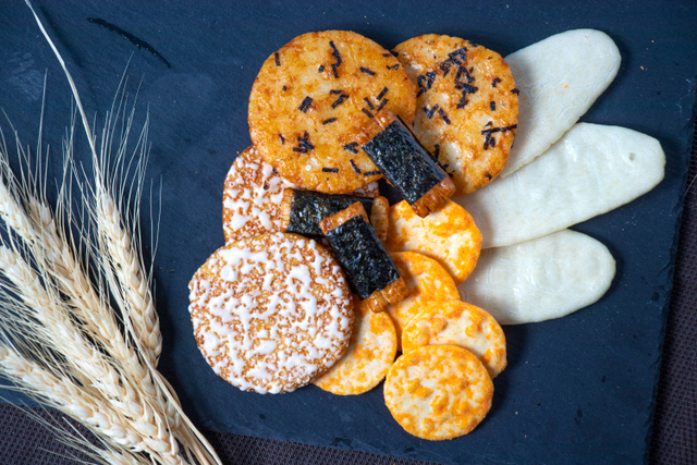 rice cracker, glossy, seaweed, arare, senbei